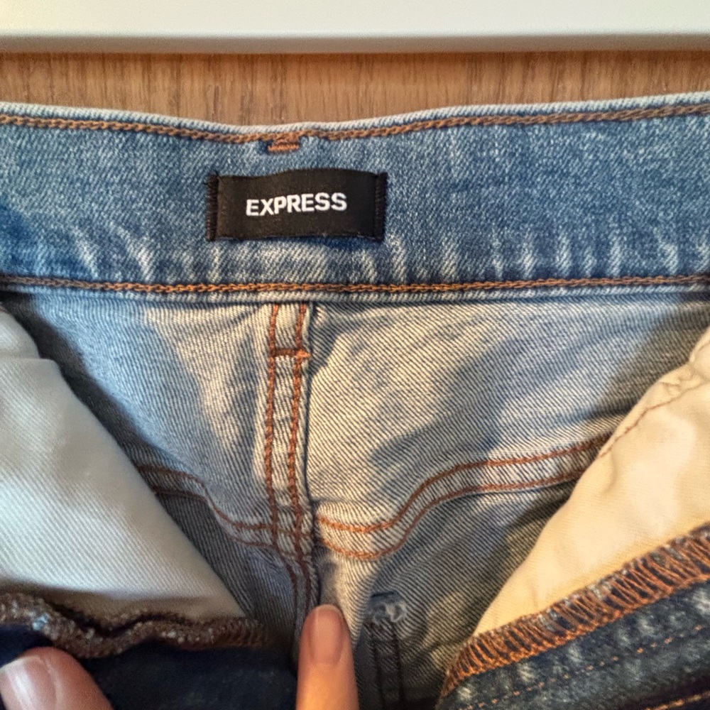 Express Super High Rise Mom Jean - Picture 3 of 6